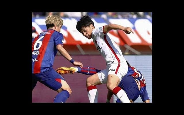 上田綺世はラウルと同じ”論理的思考”のストライカー。「小心者」だから「常に考えてサッカーをしている」