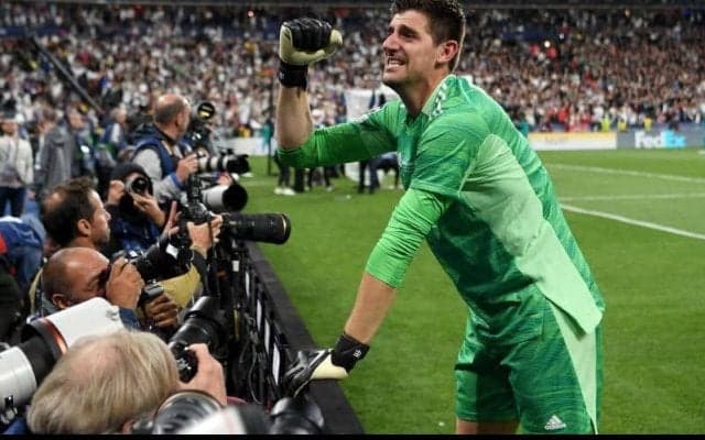 「クルトワですら小さく見える」216cmのNBAスターとレアル・マドリー選手の“サイズ差”が衝撃「コラ画像にしか見えない」