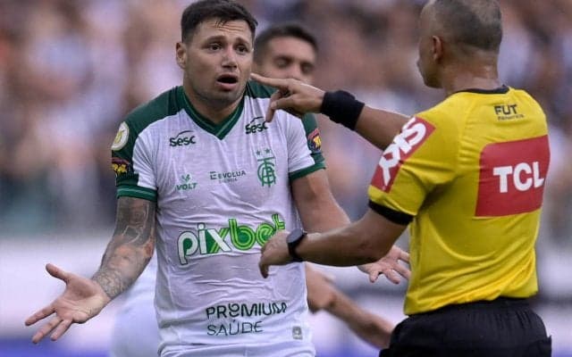 アグエロの元相棒、“渡り鳥”マウロ・サラテが母国復帰で14クラブ目に