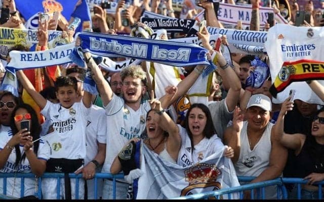 「ムバッペのくそったれ！」“裏切り者”に憤るレアルファンが怒りの大絶叫！主将のスピーチがストップする事態に…