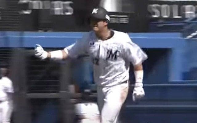 襲い来る爆裂レーザーも「エグい送球」　間一髪の“横滑り大の字”が「うますぎた」