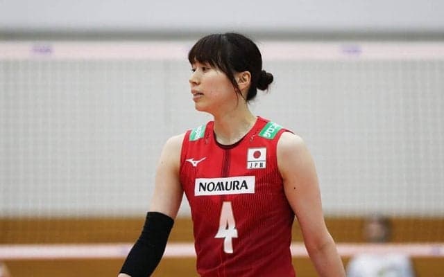 女子バレー新鍋理沙、ノーバウンドで投じた始球式裏側に狩野舞子も反応「可愛すぎる」