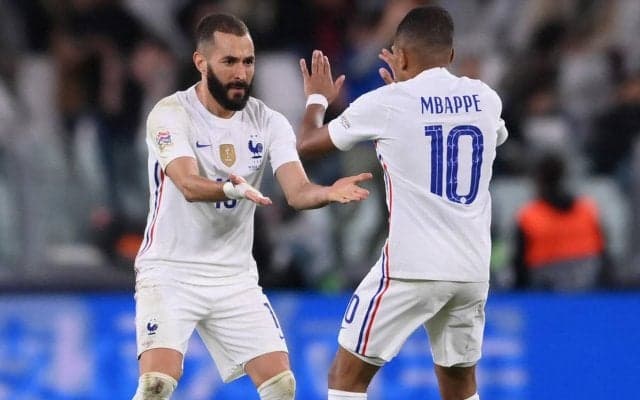 ムバッペとベンゼマがフランス代表で再会！レアル移籍を蹴ってから初めての対面に  