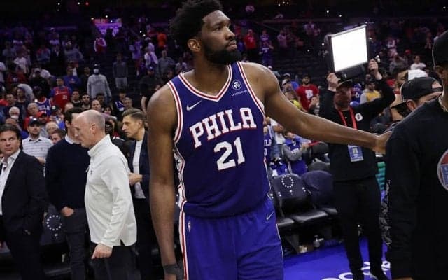 ジョエル・エンビードが今プレーオフで靭帯を裂傷していた右手親指の修復手術を断行