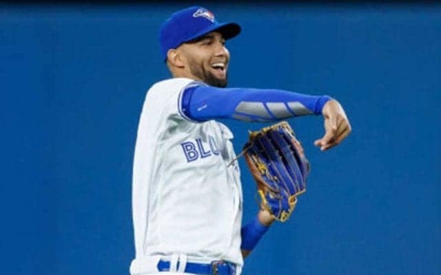 【MLB】フェンス手前から“ノーステップ鬼肩”　機転利かせ失点阻止「常軌を逸した送球」