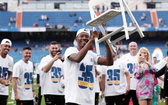 アラバの椅子パフォーマンスが大流行? マドリーのチームメイトの子供たちが真似をする