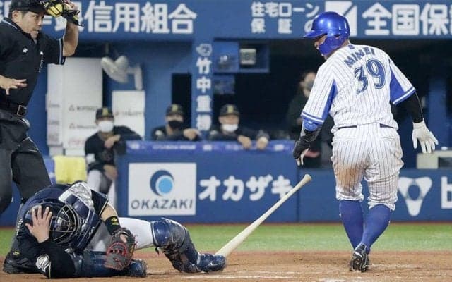 “捕手の頭にバット直撃”を名捕手はどう見る？　アクシデント回避に必要なこと