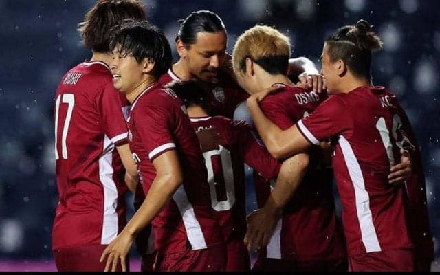 ジャイキリ免れた神戸 喜び過ぎて槙野と大崎が“禁断”の…「いやいや、何しよん？」