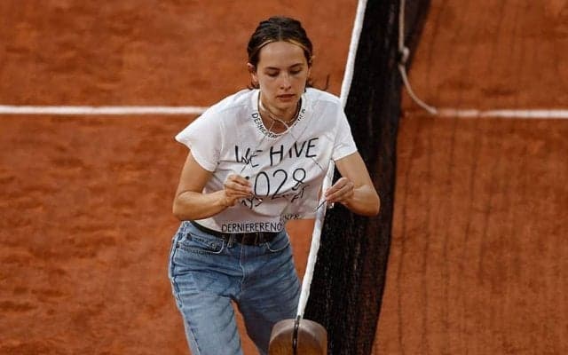 女性客がテニス全仏でまさかの妨害行為　海外解説者「選手はたまったもんじゃない」