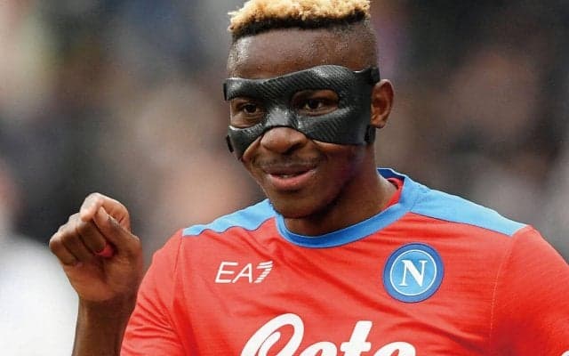 バイエルンが絶対的エースの後釜としてオシムヘン獲得を目指す！ 当の本人はナポリ残留を希望か