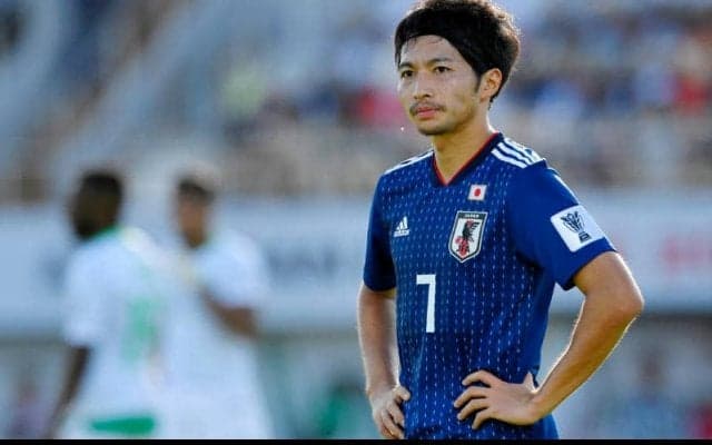 「ゼロ距離可愛すぎる」日本代表MF柴崎の妻・真野恵里菜さん投稿の女子会写真に歓喜する声「#鹿の妻会」