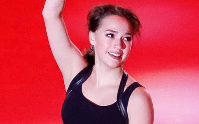 「めっちゃ美人！」ザギトワが披露したベッドでの“水玉パジャマ姿”に絶賛の声！「パーフェクト」