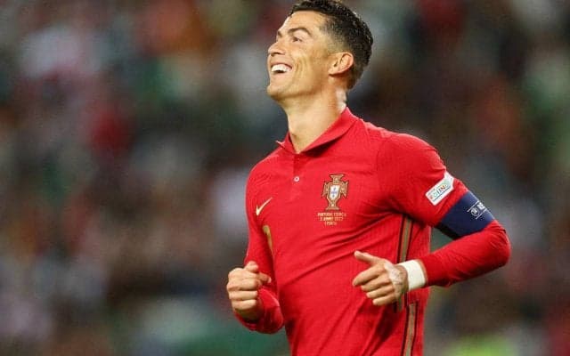 C・ロナウド不在のはずの誕生日パーティーに5人の“CR7”が現る？ 家族総出の創意工夫に「なんて素敵なファミリー」