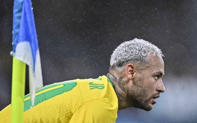 三笘薫も試合後にスーパー笑顔でネイマールと握手！“生の姿”に大興奮の現地観戦組も「夢が叶った…」と大興奮レポート