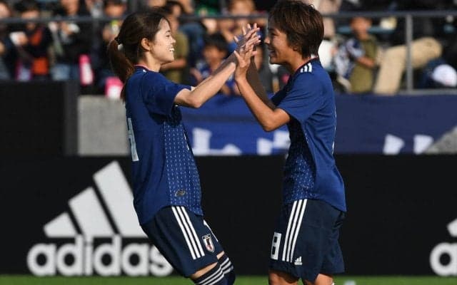 「バレなかったんですか…？」岩渕真奈が冨安本人からもらったユニでブラジル戦観戦を報告、長谷川唯もお揃い「可愛すぎます」