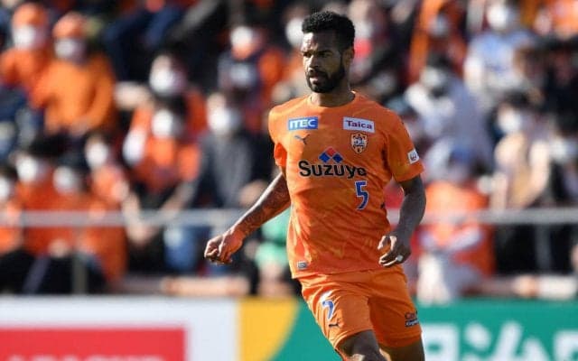 「なんて特別な日！」清水DFヴァウドがブラジル代表リシャルリソンと2ショット！同僚GK権田のセーブも目の前で見守る