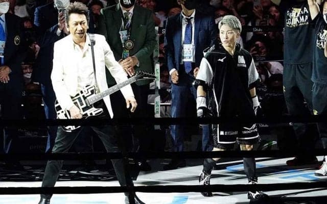 井上尚弥入場曲を布袋寅泰が生演奏　ESPN実況席でも話題「ギターをかき鳴らしてます」
