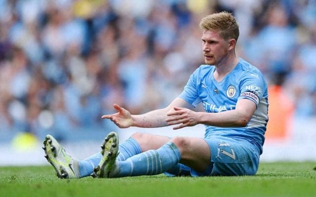 デ・ブライネが股抜きを許す、フリースタイル・フットボーラーとの対戦に「クレイジー」「完璧なパフォーマー」