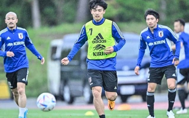 日本代表が6月8日の練習で試した「2つの3トップ」最前線は上田綺世か浅野拓磨か、それとも古橋か