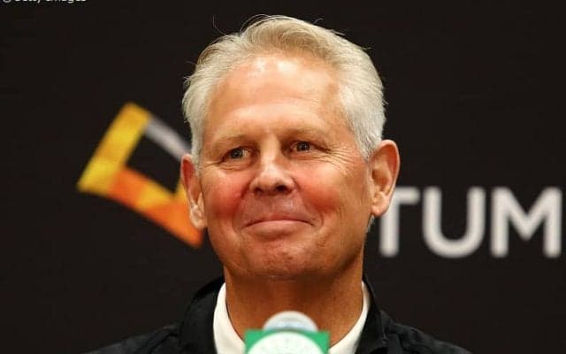 クイン・スナイダーHCの後任を探すジャズが複数チームのACと面談する許可を得る