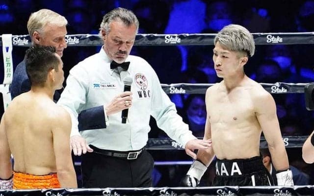 話題のリングガール、井上尚弥の背後で涙した理由を明かす「試合後の両選手の姿に…」