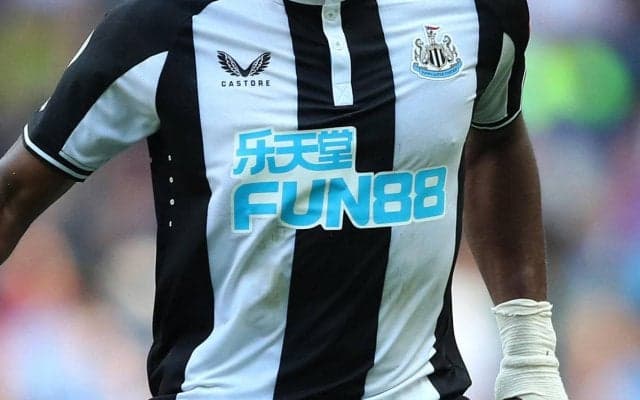 サウジアラビア資本が加わったニューカッスル、クラブ創立130年の来季ユニフォームは伝統のシンプルな黒白ストライプに！