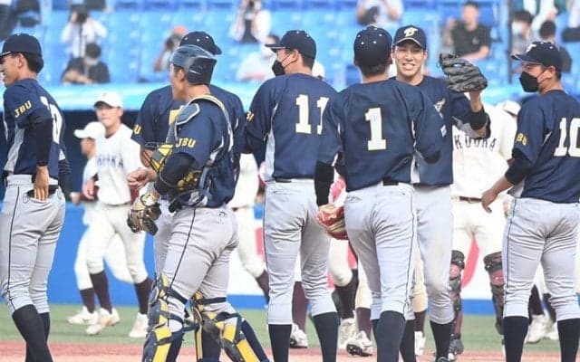 【大学野球】「緊張したら感謝しろ」4強進出の上武大、大逆転の背景に一糸乱れぬ“深い礼”