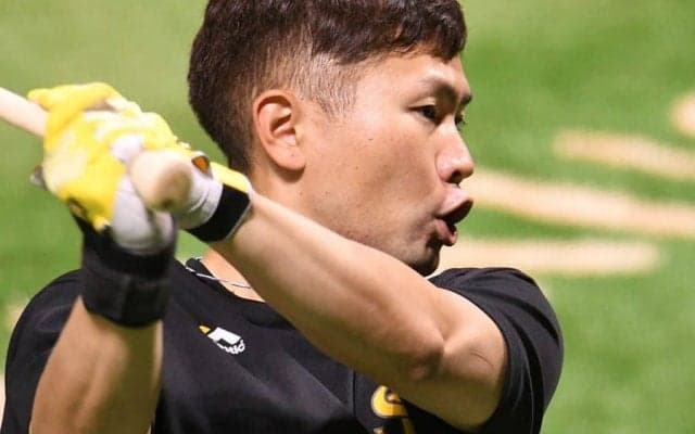 鷹・藤本監督はなぜ内野ゴロを高く評価？　先制を呼んだ中村晃の“泥臭い1点”