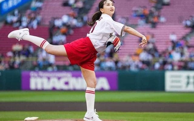 「え、可愛い」ショーパン姿で豪快足上げ…笑顔はじける女子アナが「素敵ですね」