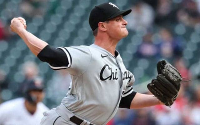 【MLB】捕手も慌てる“急旋回”　バットを避ける異次元変化を「どうやって打てっての」