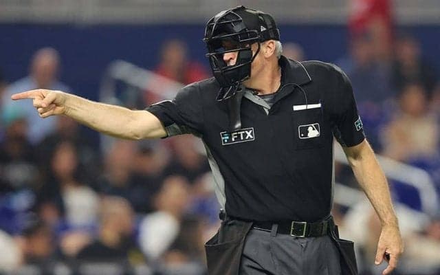 【MLB】目を疑った“ほぼど真ん中の誤審”　全員が固まった悲惨判定は「即刻停職だ」