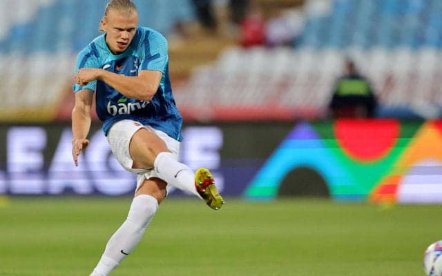 ハーランドがシティのユニフォーム姿を公開、ルコックブランドも懐かしい背番号「15」