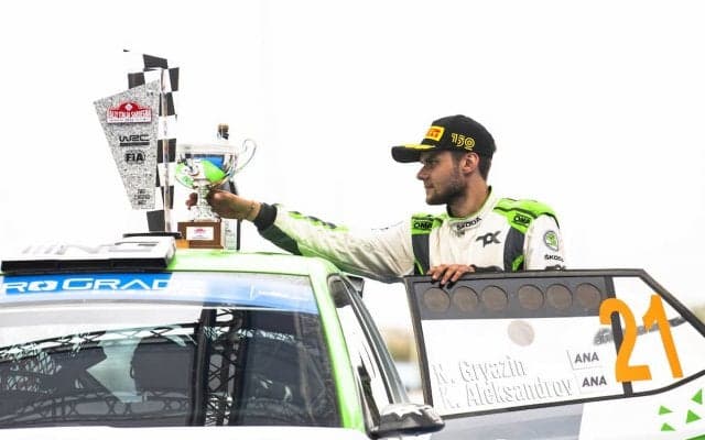 WRCサルディニアでWRC2部門優勝のニコライ・グリアジン、静寂の表彰式