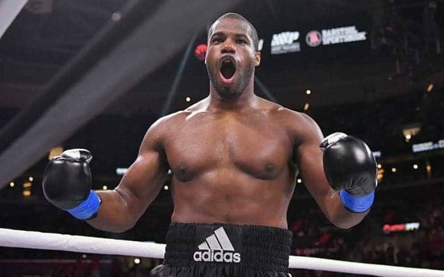 世界ヘビー級挑戦者　巨漢118kgを瞬殺した左フックに英紙絶賛「王者終焉を告げる一撃」