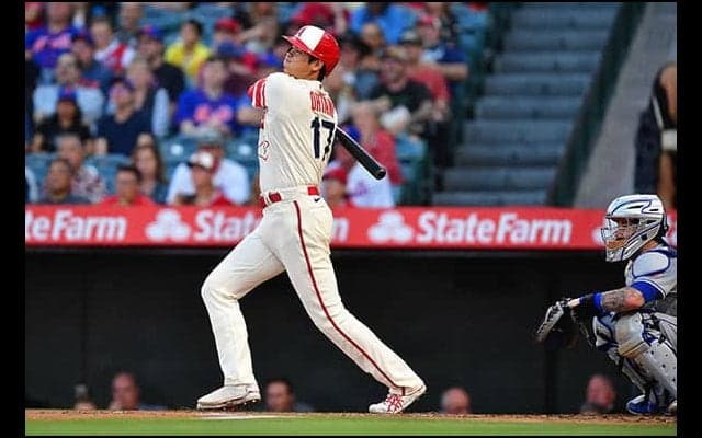 【MLB】大谷翔平、“HR予感”の先制二塁打に本拠熱狂　特別ユニで今季最長タイ8戦連続安打