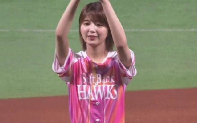 「本番緊張しすぎて…」地元出身アイドルが始球式　可憐な笑顔がスタンド魅了