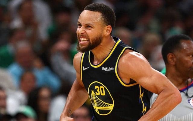 目覚ましい活躍でチームをけん引するカリー…SNSではリーグ関係者が続々と反応