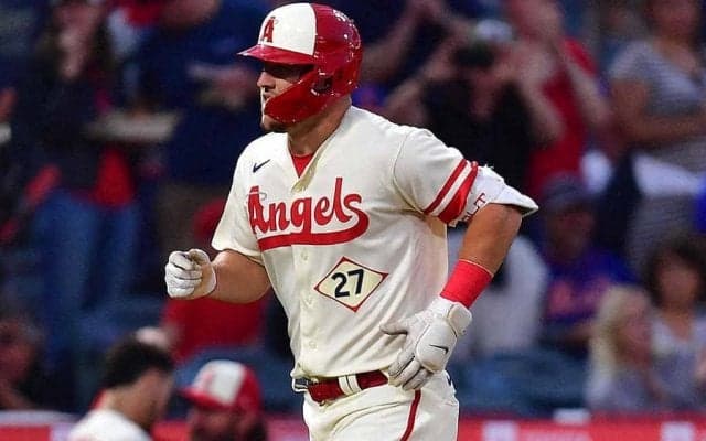 トラウト、外野に停まっていたトヨタ車に当てる仰天復活弾　米興奮「初めての出来事！」