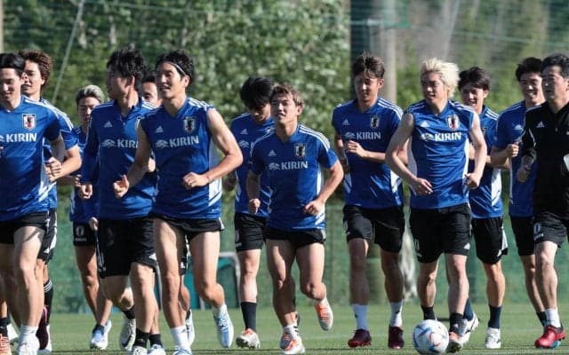 日本代表がチュニジア戦に向けてトレーニング！ 離脱の上田綺世に中山雄太がケガ、柴崎岳はコロナ再検査で欠席
