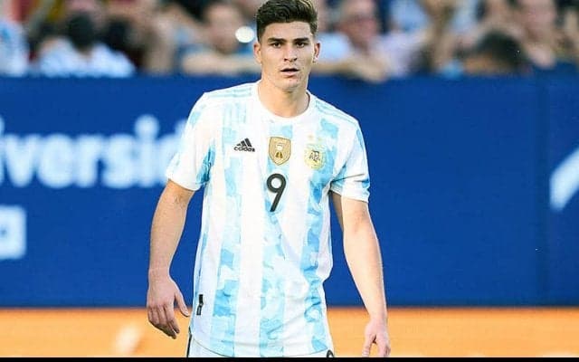 アルゼンチン守護神がシティ加入の同胞アルバレスを称賛！　「スーパースターになる」