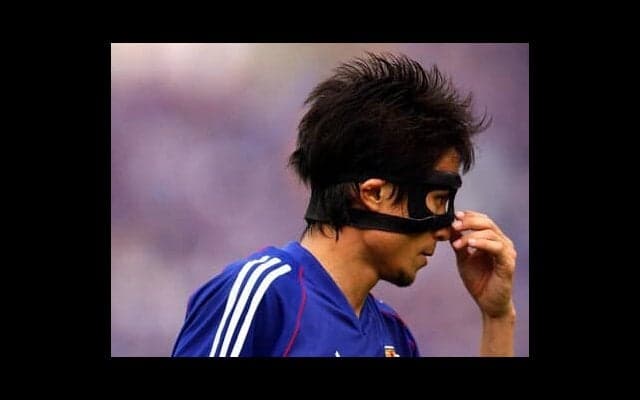 「バットマン」と呼ばれた宮本恒靖。話題のフェイスガードの知られざる真実