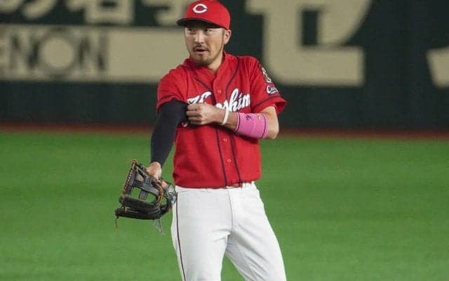 菊池涼介の超速“左手だけ美技”が「上手すぎやろ」　打者ノーチャンス「えぐいわ」