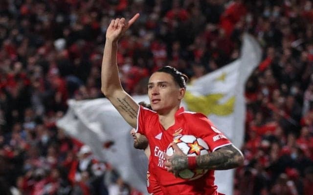 南野拓実所属のリバプール「ウルグアイの大器」獲得！ベンフィカが公式発表「22歳の逸材FW」加入後の来季「予想フォーメーション」と移籍金!