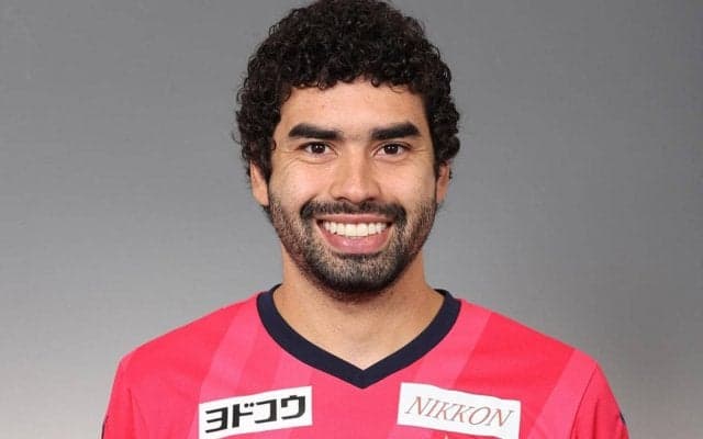 “日の丸Tシャツ”を着たB・メンデスが“富士山”をバックに奥様と2ショット！「また一つ一緒に知ることができた場所が増えた」