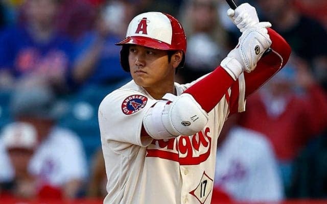 大谷翔平、13本塁打は不振なのか？　専門家が注目した、追い込まれる前の「片手打ち」