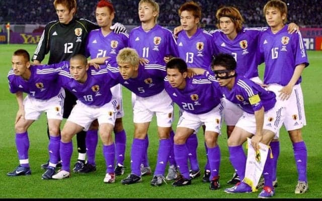 「最高の仲間」小野伸二が日韓W杯メンバーとの豪華すぎる集合写真に感激「こうやって集まるのって良いねぇ」