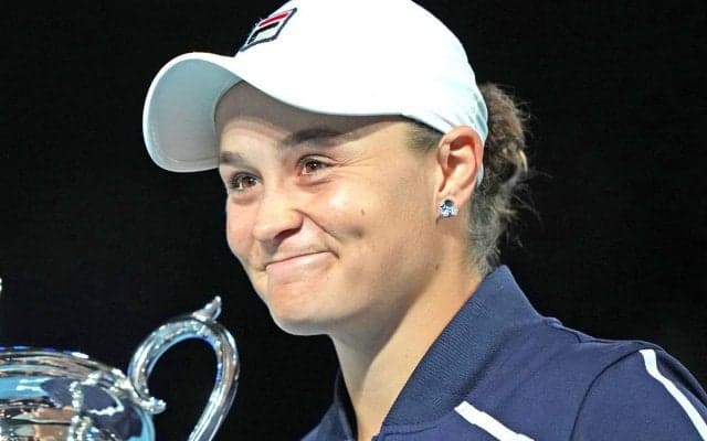 元世界No.1バーティが氷が浮くプールにドボン！ 筋萎縮性側索硬化症のチャリティー企画に参加「テニスよりもうまくやりたかったんだけどね(笑)」