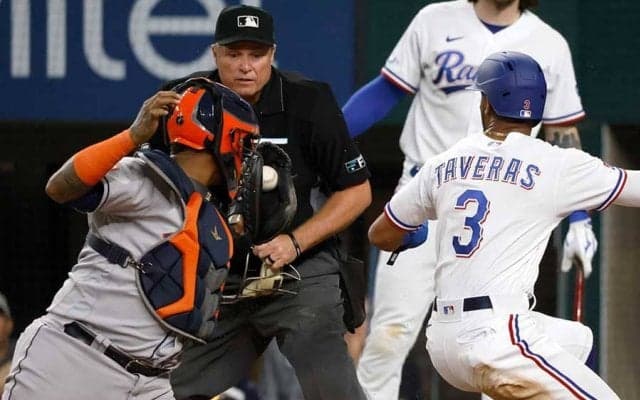 【MLB】機敏な球審が「かなり凄い」　捕手の華麗美技導く驚愕の反射神経は「ブラボー」