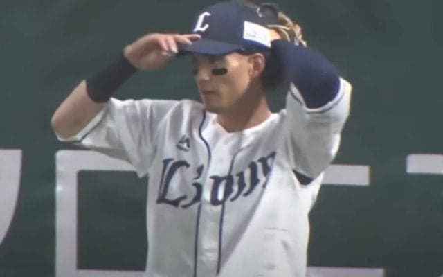 イケメンの“空中浮遊キャッチ”が「かっこよすぎ」　交流戦最終週のベスト守備に衝撃