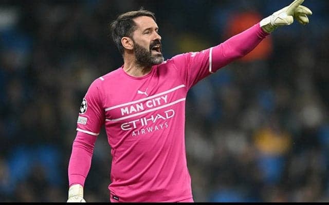 シティが36歳の第3GKカーソンと新たに1年契約　「これからも他のGKたちの力に」